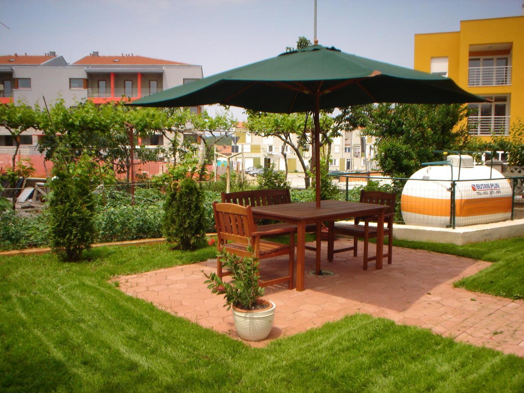 Family Apartments Suzi Ровинь Экстерьер фото